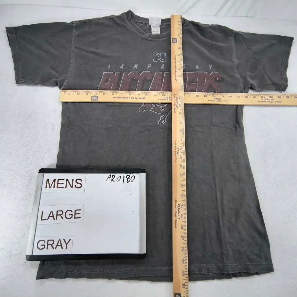 NFL Tampa Bay Buccaneers Graphic Short Sleeve Football Shirt Mens Size L Gray
